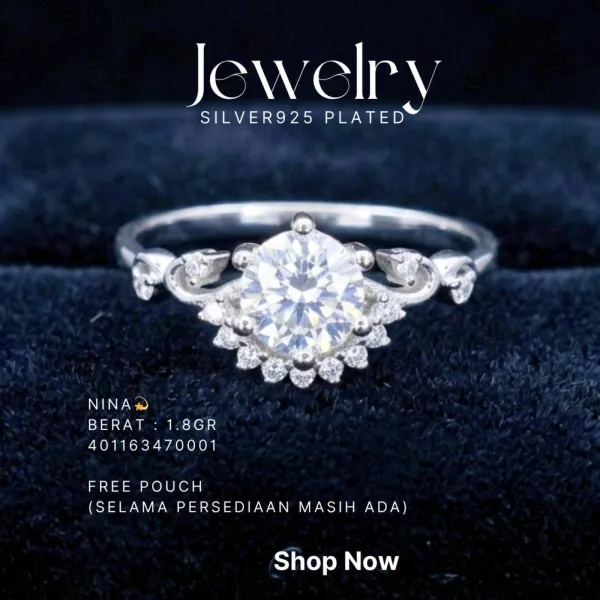 Cincin perak 925 model Nina dengan zirkonia bulat besar dan motif daun di atas latar hitam