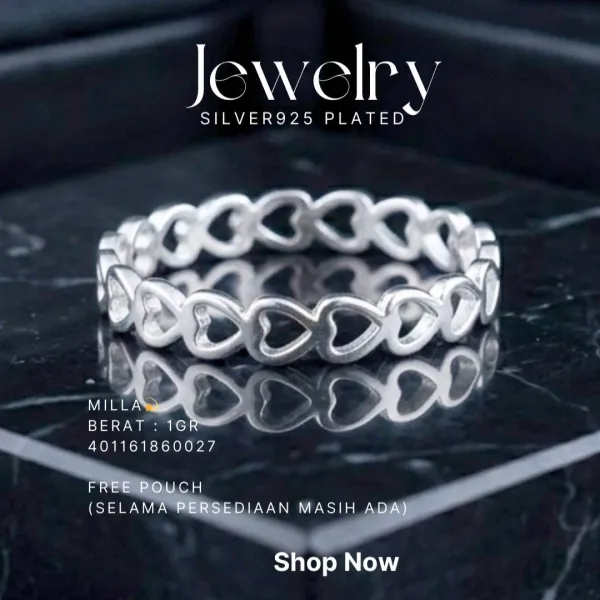 Cincin perak 925 model Milla dengan rangkaian hati terbuka di atas latar hitam