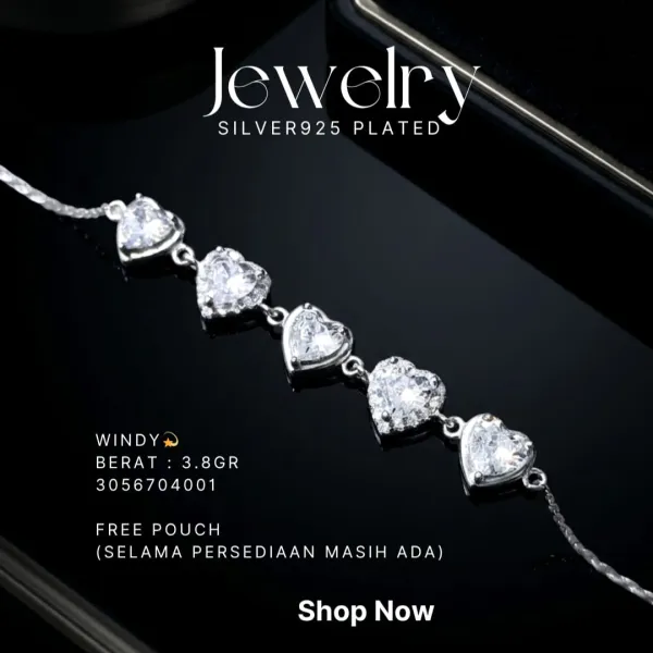 Gelang perak 925 model Windy dengan lima mata hati zirkonia di atas latar hitam