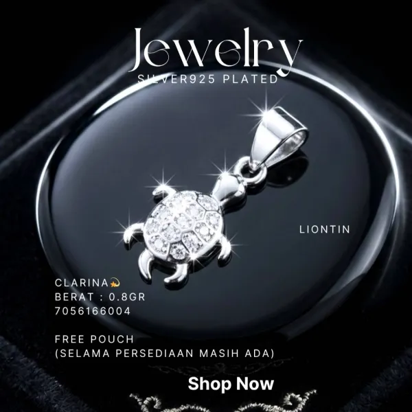 Liontin perak 925 model Clarina bentuk kura-kura dengan zirkonia di atas latar hitam