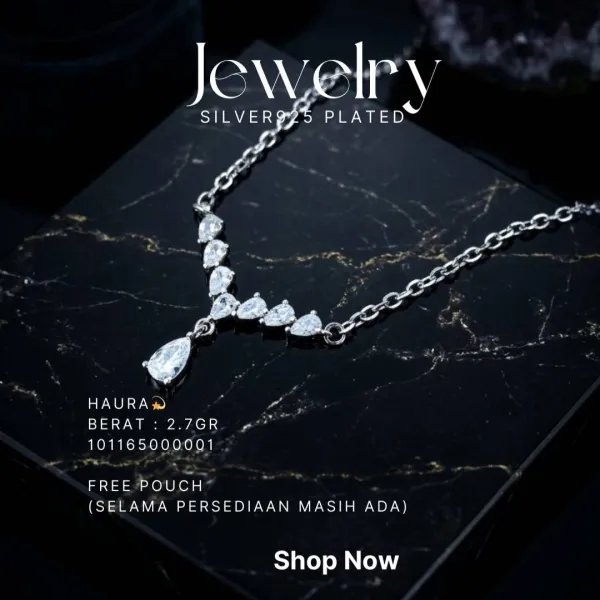 Kalung perak 925 model Haura dengan zirkonia bentuk tetes di atas latar hitam