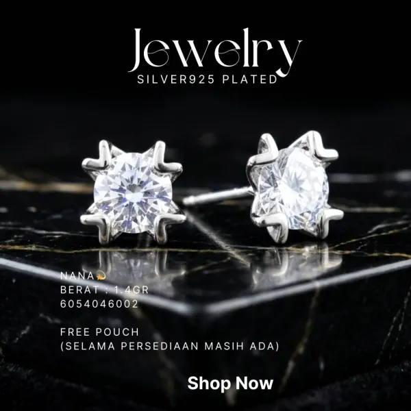 Anting perak 925 model Nana dengan zirkonia bulat model stud di atas marmer hitam