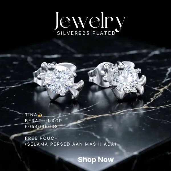 Anting perak 925 model Tina dengan zirkonia bulat model stud di atas marmer hitam