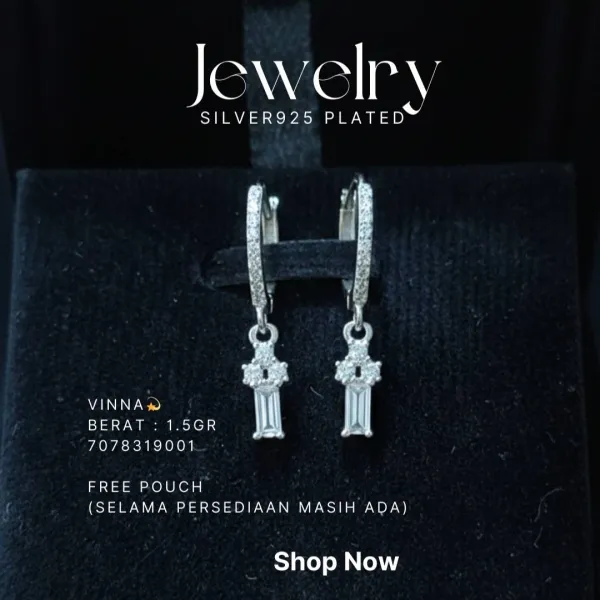 Anting perak 925 model Vinna huggie dengan liontin zirkonia baguette