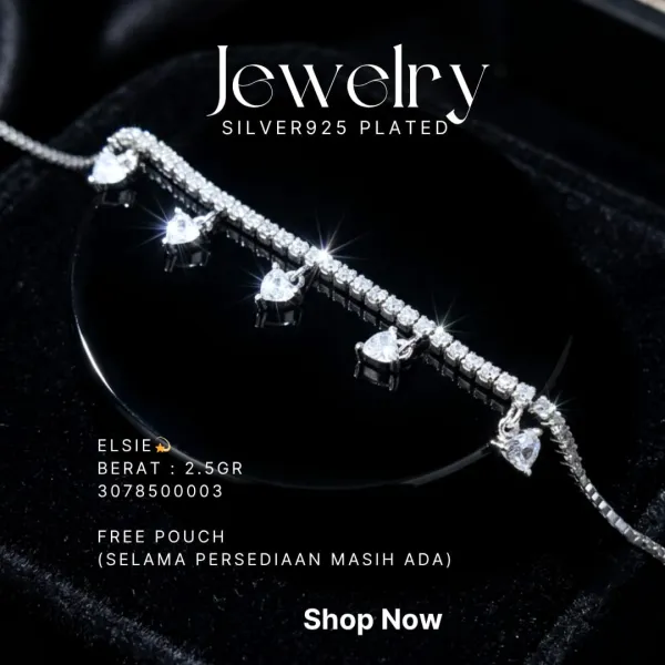 Gelang perak 925 model Elsie dengan zirkonia berjajar dan charm hati di atas kain hitam
