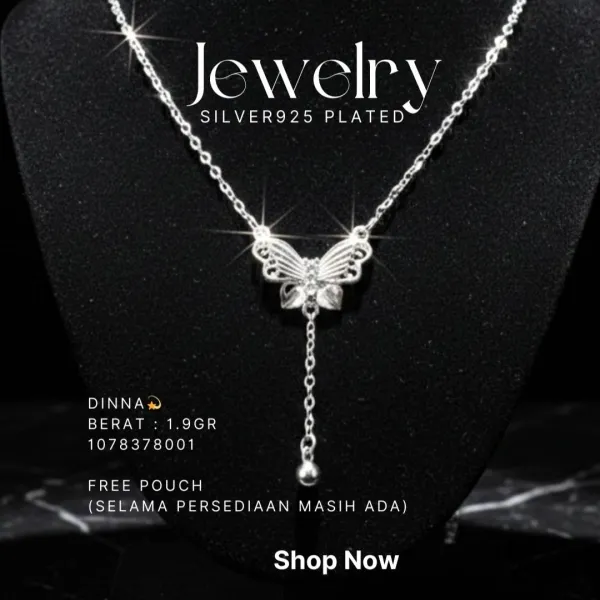 Kalung perak 925 model Dinna dengan liontin kupu-kupu dan rantai menjuntai pada manekin hitam