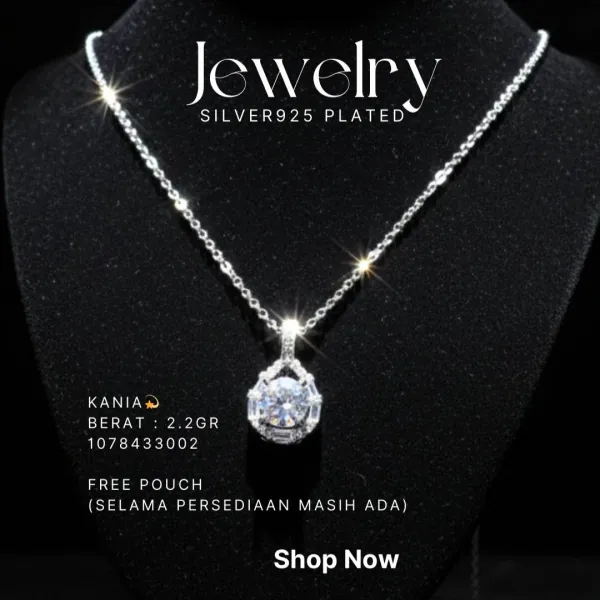 Kalung perak 925 model Kania dengan liontin zirkonia bulat pada manekin hitam