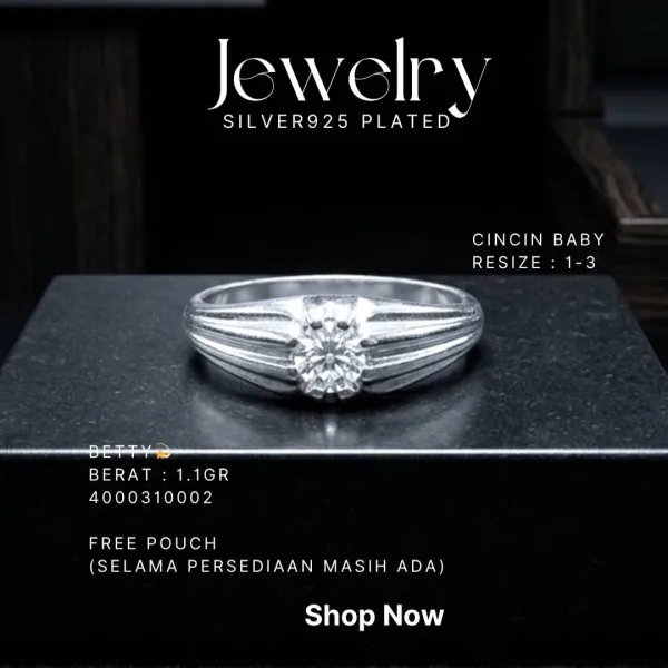 Cincin perak 925 model Betty bayi dengan zirkonia bulat di atas podium hitam