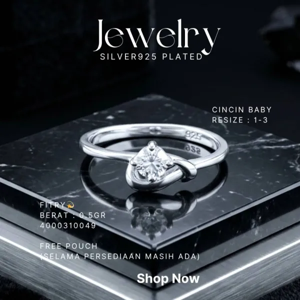 Cincin perak 925 model Fitry bayi dengan zirkonia hati di atas marmer hitam