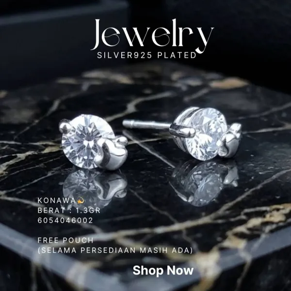 Anting perak 925 model Konawa stud dengan zirkonia bulat di atas marmer hitam