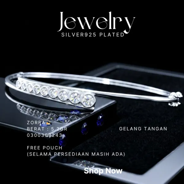 Gelang perak 925 model Zorra bangle dengan deretan zirkonia bulat di atas kain hitam