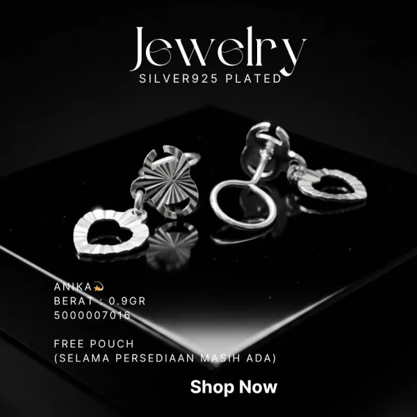 Anting perak 925 model Anika hati gantung di atas latar hitam