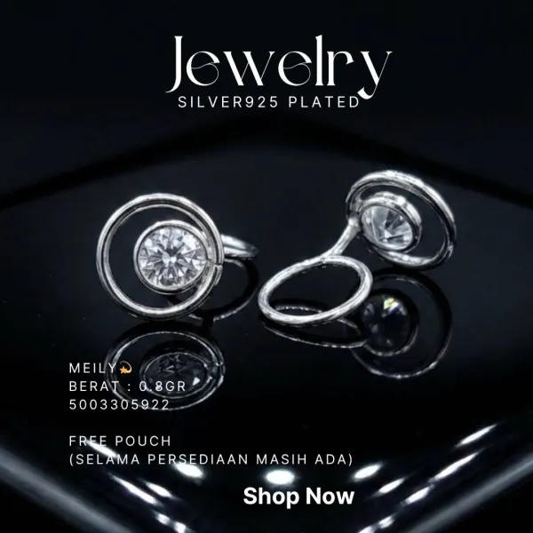 Anting perak 925 model Meily lingkaran zirkonia di atas latar hitam