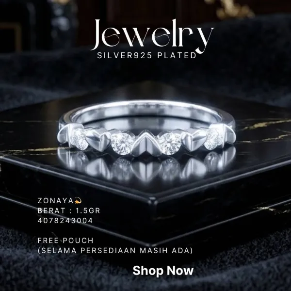 Cincin perak 925 model Zonaya hati zirkonia di atas latar hitam