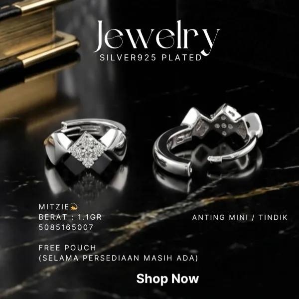 Anting perak 925 model Mitzie tindik mini zirkonia hitam di atas latar hitam