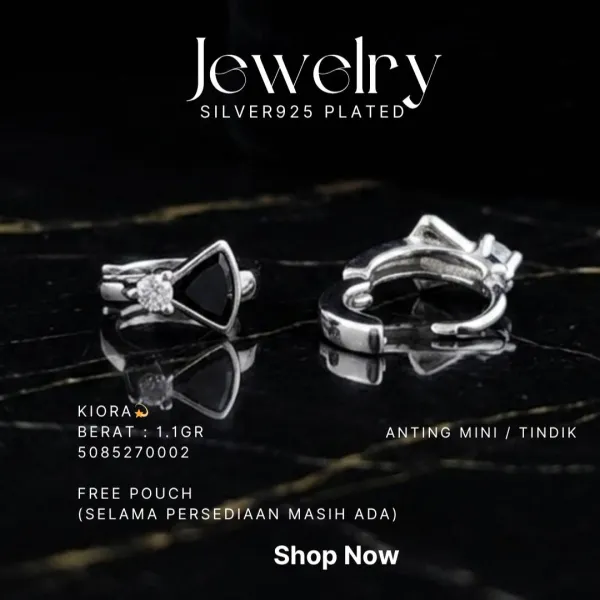 Anting perak 925 model Kiora tindik mini zirkonia hitam di atas latar hitam
