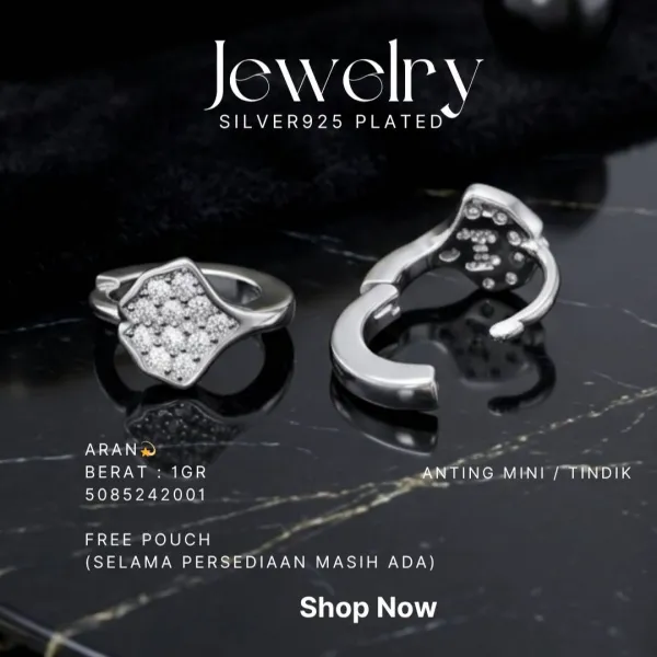 Anting perak 925 model Aran tindik mini zirkonia di atas latar hitam