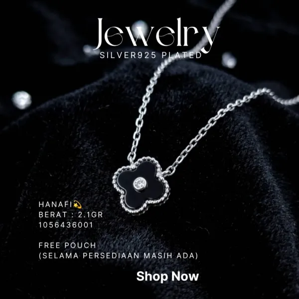 Kalung perak 925 model Hanafi clover hitam zirkonia di atas latar hitam