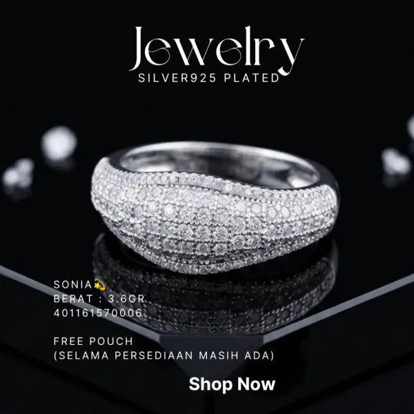 Cincin perak 925 model Sonia bertabur zirkonia pave dengan latar hitam