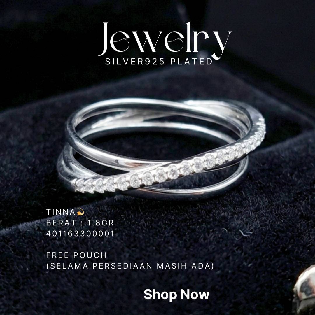 Cincin perak 925 model Tinna model silang dengan zirkonia di atas latar hitam