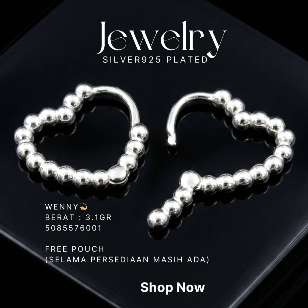 Anting perak 925 model Wenny berbentuk hati dari manik perak di atas latar hitam