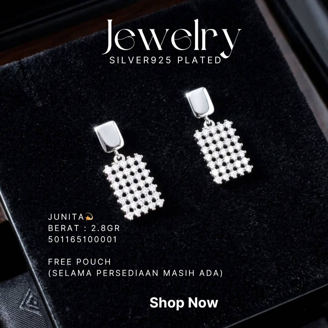 Anting perak 925 model Junita gantung dengan zirkonia persegi panjang di atas latar hitam