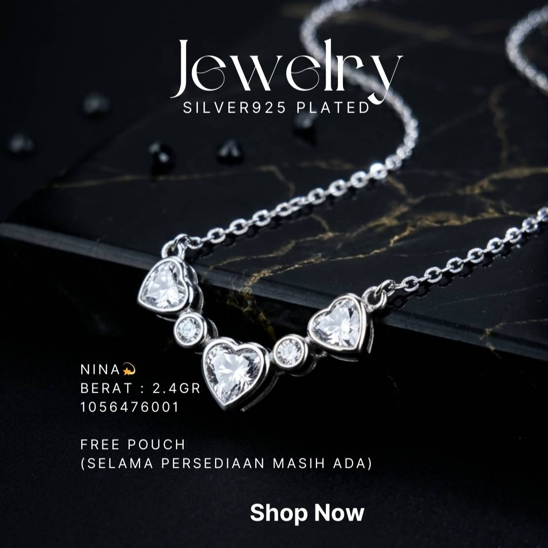 Kalung perak 925 model Nina dengan tiga hati zirkonia di atas latar hitam