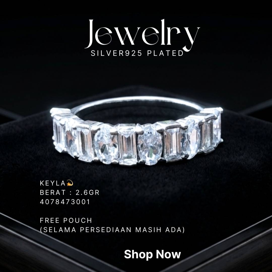 Cincin perak 925 model Keyla dengan zirkonia baguette dan oval di atas latar hitam