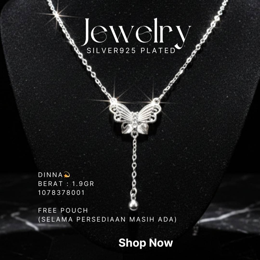 Kalung perak 925 model Dinna dengan liontin kupu-kupu dan rantai menjuntai pada manekin hitam