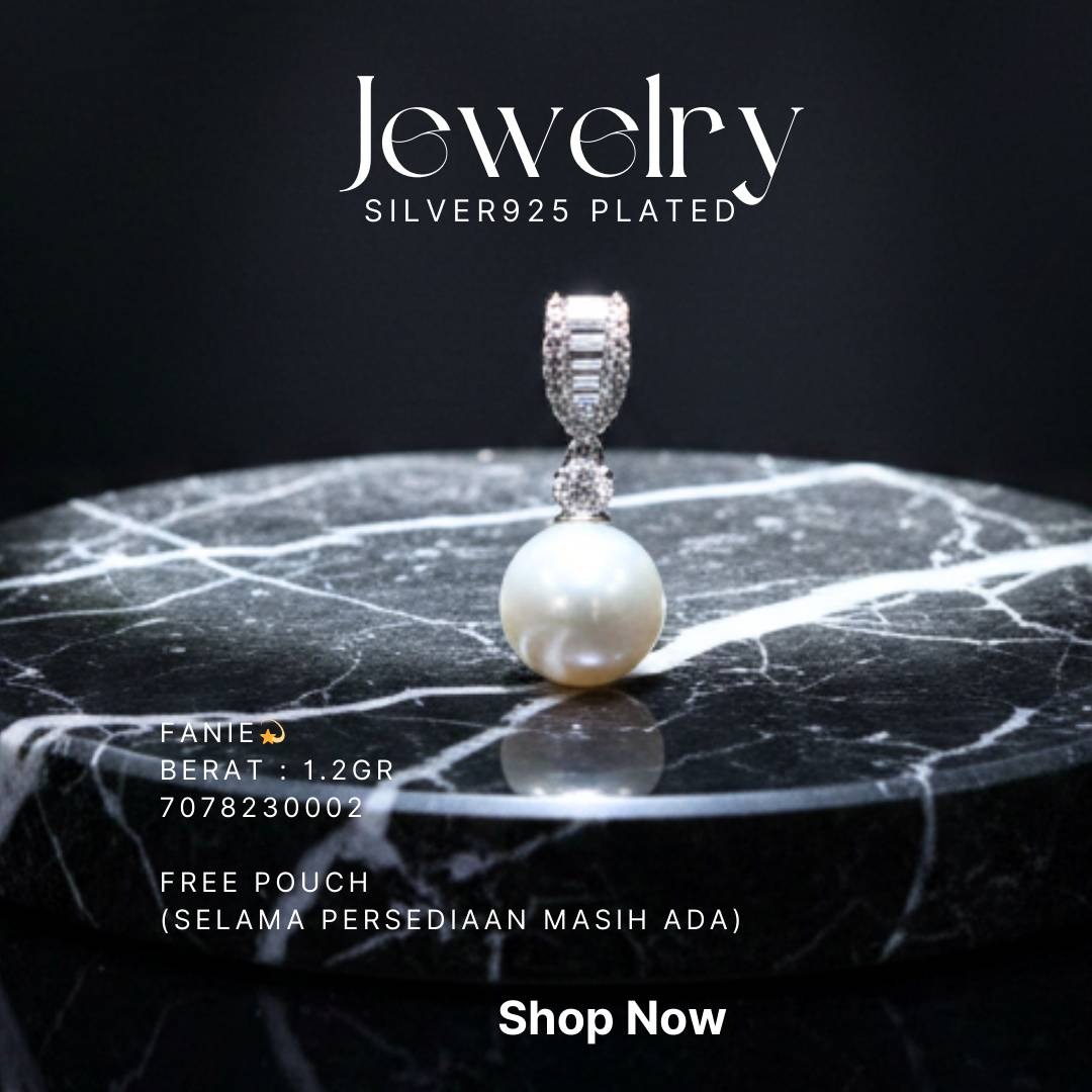 Liontin perak 925 model Fanie dengan mutiara putih dan aksen zirkonia di atas marmer hitam