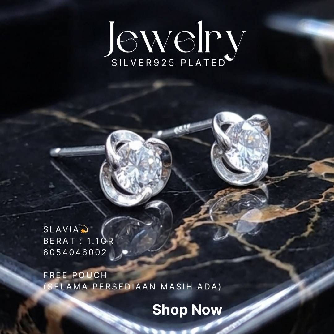 Anting perak 925 model Slavia dengan zirkonia bulat berbingkai bunga di atas marmer hitam