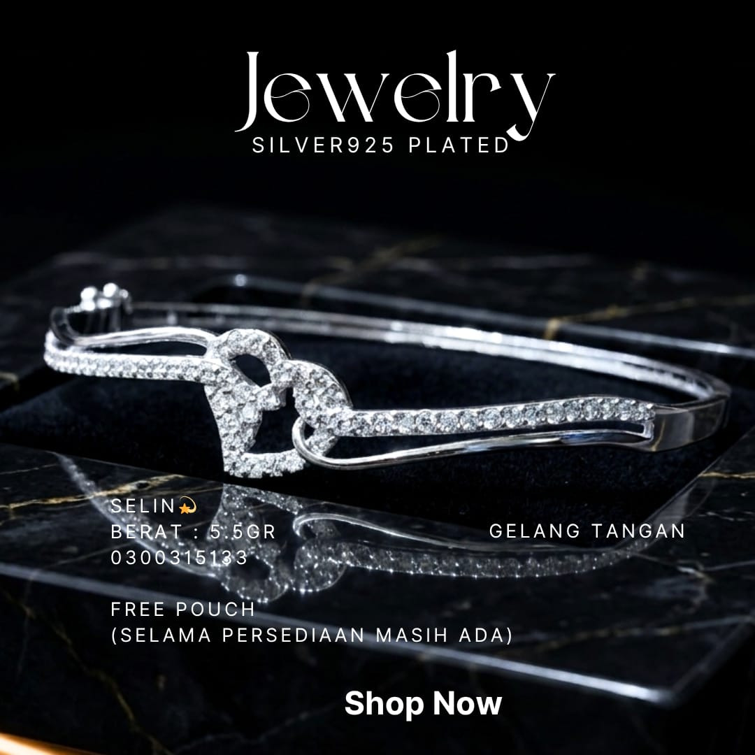 Gelang perak 925 model Selin bangle dengan hiasan hati zirkonia di atas marmer hitam