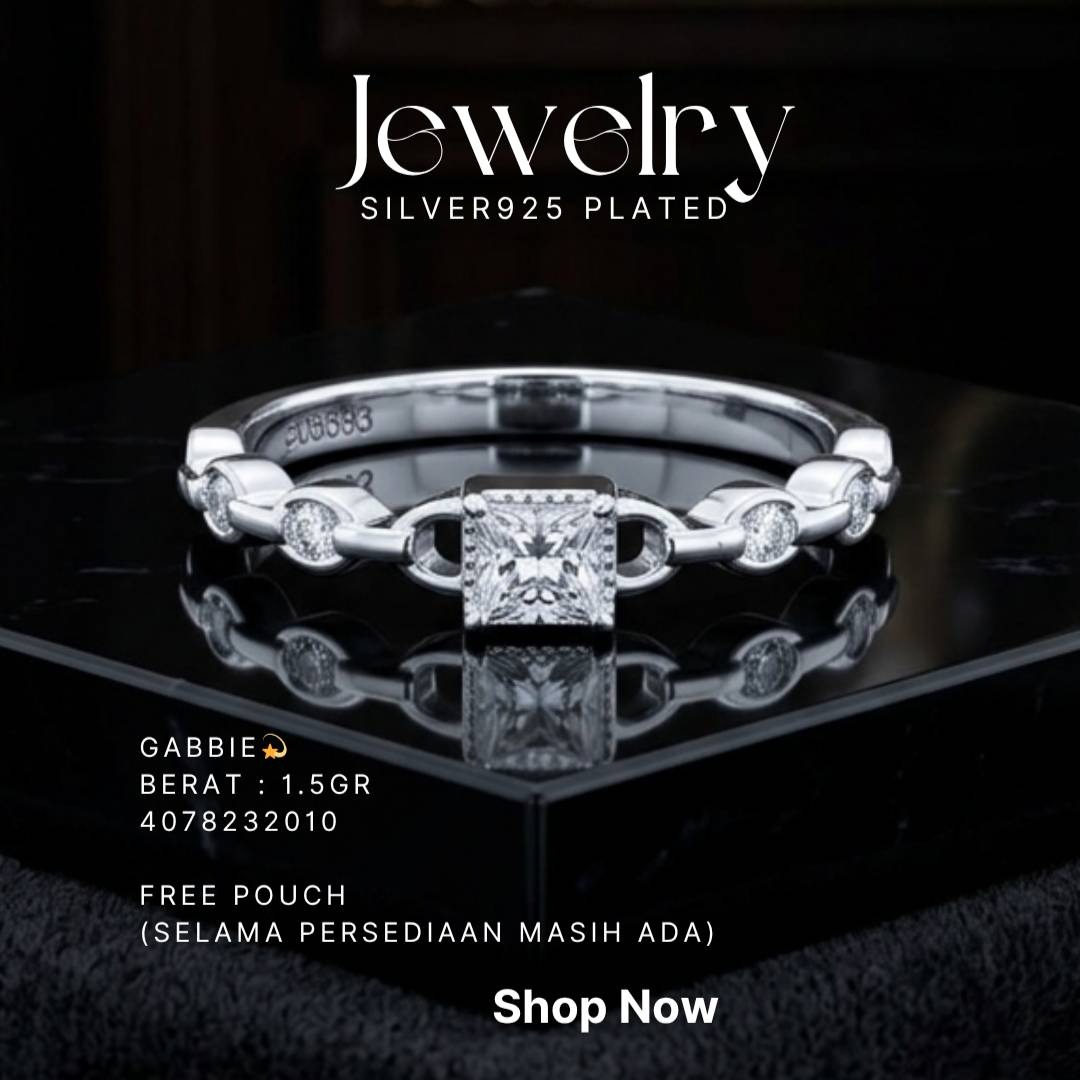 Cincin perak 925 model Gabbie zirkonia kotak di atas latar hitam
