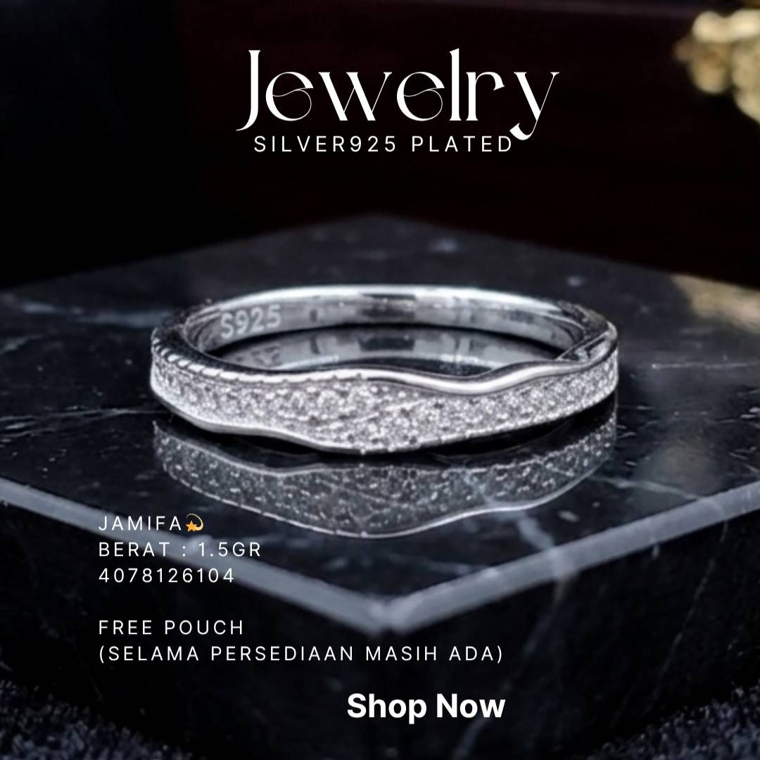 Cincin perak 925 model Jamifa zirkonia pave di atas latar hitam
