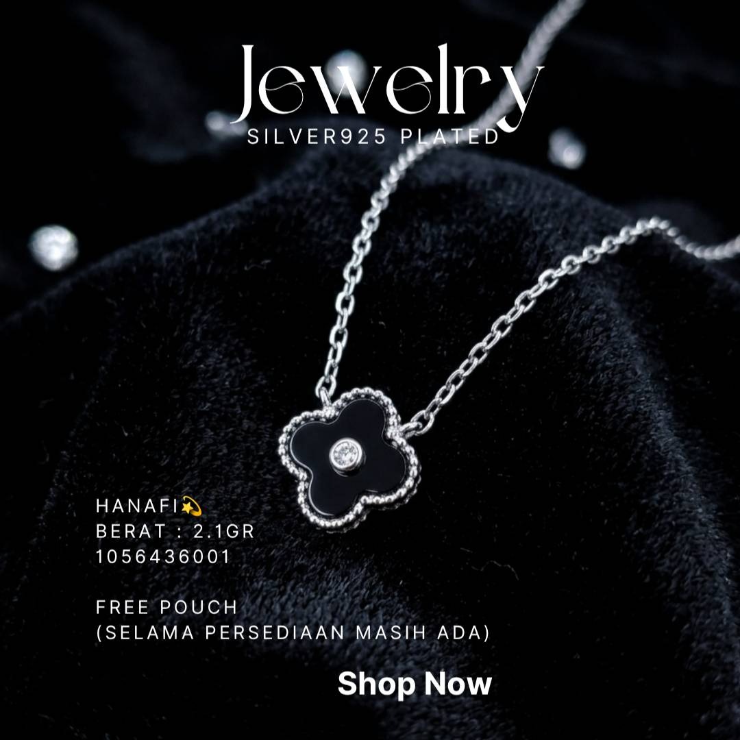 Kalung perak 925 model Hanafi clover hitam zirkonia di atas latar hitam