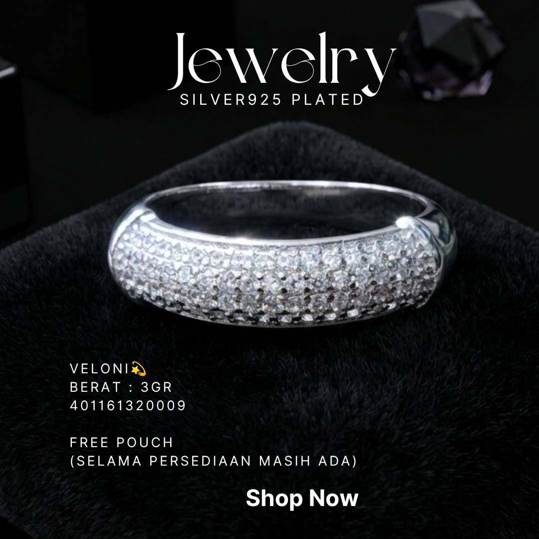 Cincin perak 925 model Veloni bertabur zirkonia di atas kain beludru hitam